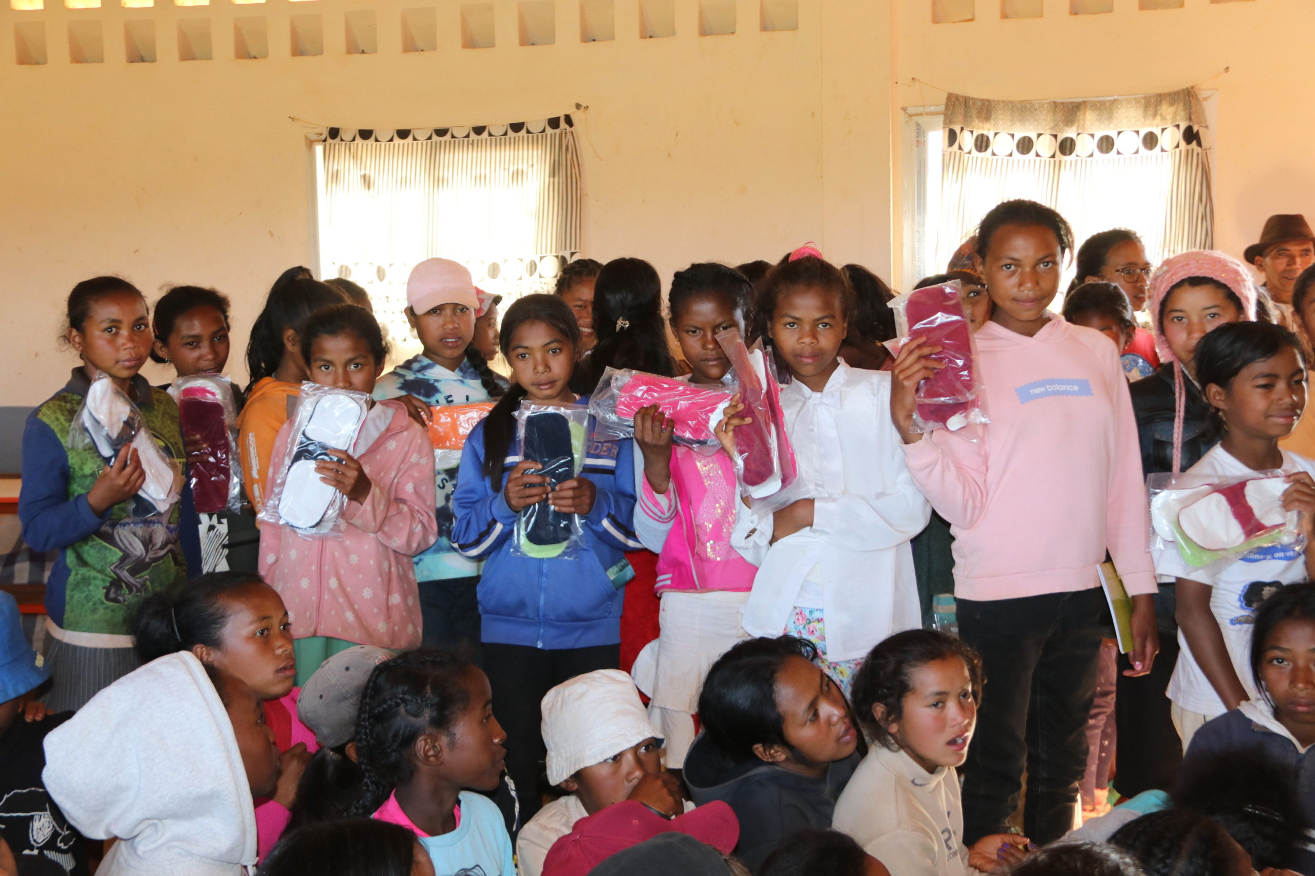 Quand tradition, éducation et engagement se rencontrent à Tsiafajavona: Célébration de la Journée Mondiale de l’Hygiène Menstruelle 2025 réussie!